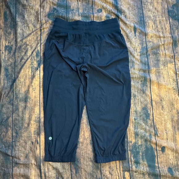 Lululemon Dance Studio Crop Pant 20" in Black 4 - Picture 4 of 7